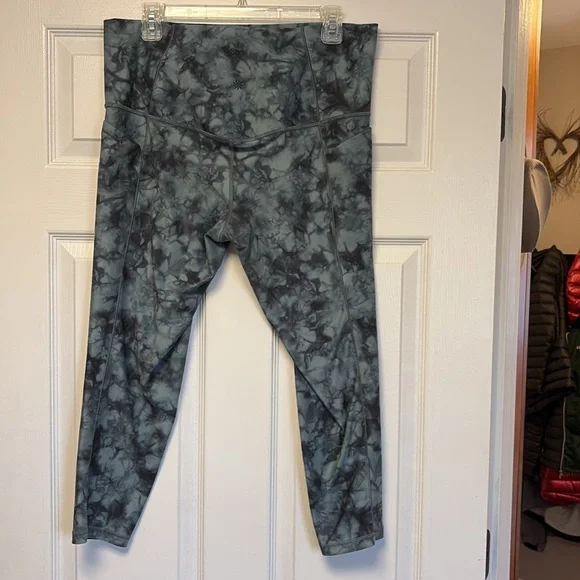 Athleta salutation stash pocket 7/8 tight leggings size 1X - Picture 2 of 8